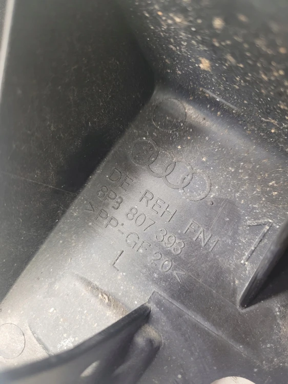 ŚLIZG ZDERZAKA LEWY TYŁ AUDI A3 8P LIFT 8P3807393