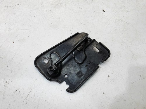 ZAMEK MASKI RYGIEL PRAWY AUDI A3 8V 8V0823186B