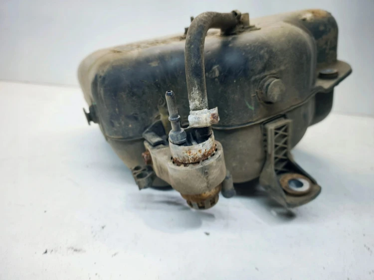 ZBIORNIK PALIWA PŁYNU ADBLUE AUDI A4 B8 A5 8T 2.0 TDI 8K0131878F