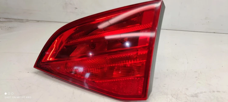 LAMPA PRAWY TYŁ W KLAPĘ ZWYKŁA AUDI A4 B8 KOMBI AVANT 8K9945094