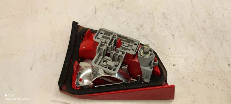 LAMPA PRAWY TYŁ W KLAPĘ ZWYKŁA AUDI A4 B8 KOMBI AVANT 8K9945094