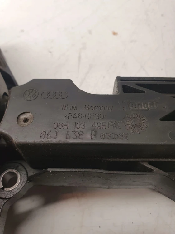 ODDZIELACZ OLEJU AUDI A4 A5 A6 VW 06H103495AK