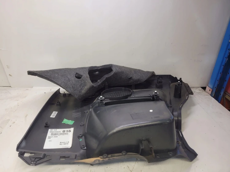 BOCZEK WNĘTRZA LEWY TYŁ AUDI A1 8X3867035