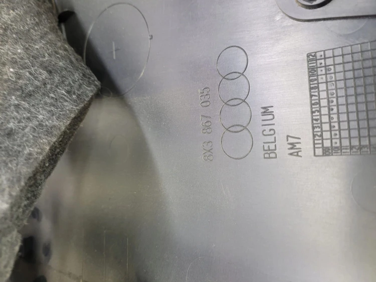 BOCZEK WNĘTRZA LEWY TYŁ AUDI A1 8X3867035