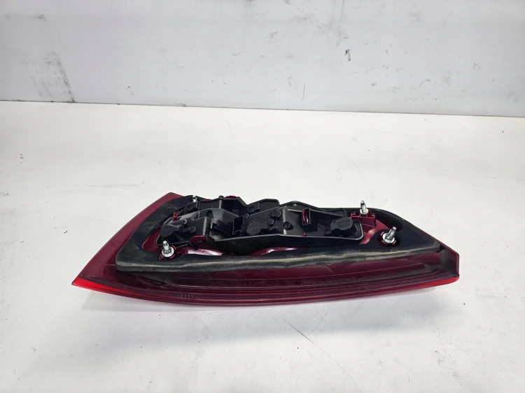 LAMPA LEWY TYŁ W KLAPĘ AUDI A1 8X3 8X0945093D