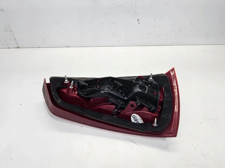 LAMPA LEWY TYŁ W KLAPĘ AUDI A1 8X3 8X0945093D