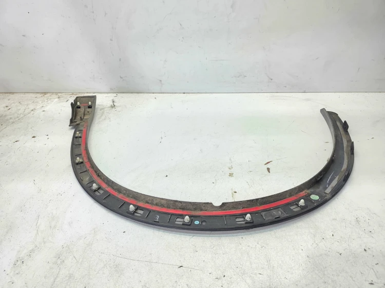 LISTWA BŁOTNIKA PRAWY TYŁ AUDI Q3 8U 8U0853818A CZARNY POŁYSK