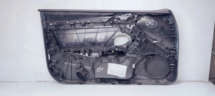 BOCZEK DRZWI P P AUDI A3 8V 8V3867106 MATERIAŁ *56