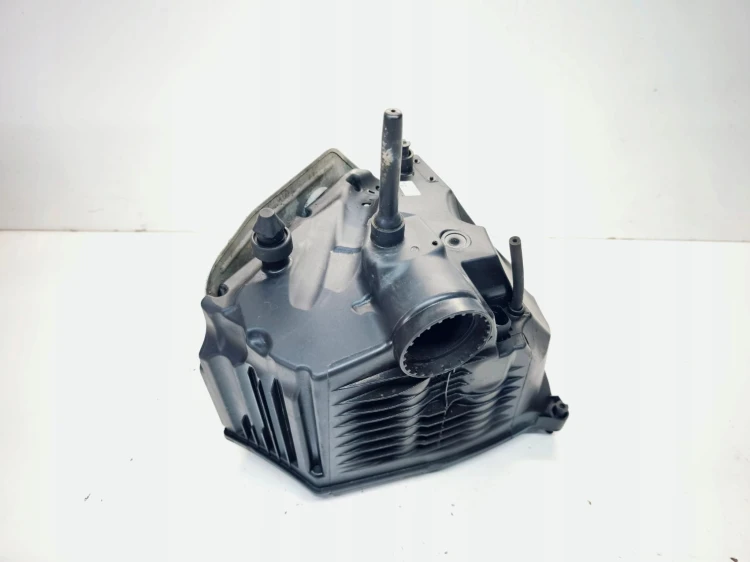 OBUDOWA FILTRA POWIETRZA AUDI A4 B9 A5 8W 2.0 TDI 8W0133837D 8W0133835D