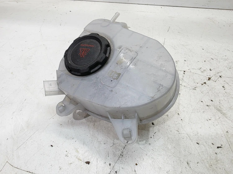 ZBIORNIK WYRÓWNAWCZY PŁYNU AUDI A3 8Y VOLKSWAGEN SEAT SKODA 5WA121407F