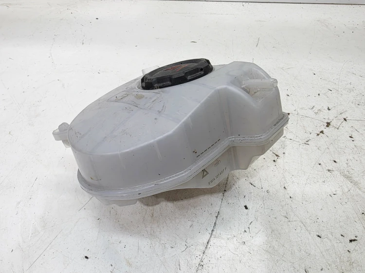 ZBIORNIK WYRÓWNAWCZY PŁYNU AUDI A3 8Y VOLKSWAGEN SEAT SKODA 5WA121407F