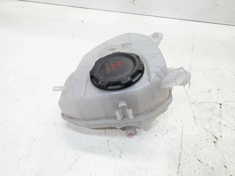 ZBIORNIK WYRÓWNAWCZY PŁYNU AUDI A3 8Y VOLKSWAGEN SEAT SKODA 5WA121407F