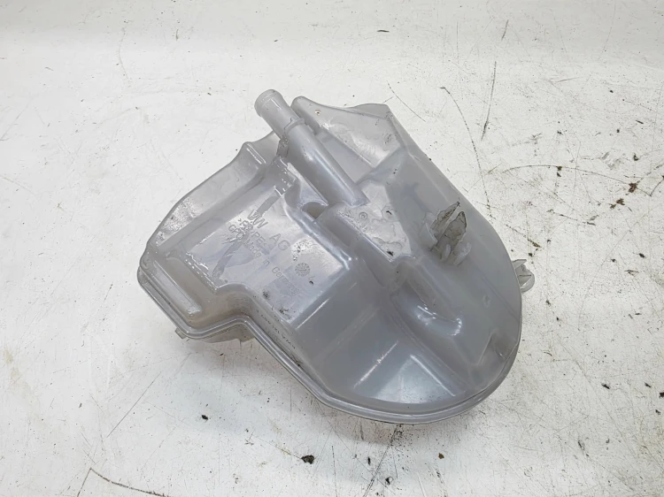 ZBIORNIK WYRÓWNAWCZY PŁYNU AUDI A3 8Y VOLKSWAGEN SEAT SKODA 5WA121407F