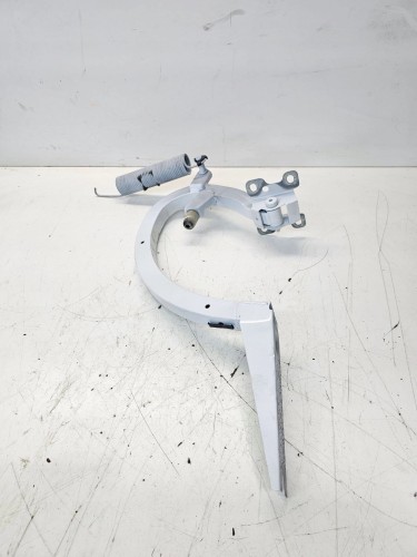 ZAWIAS KLAPY LEWY TYŁ AUDI A4 B9 SEADN 8W5827305A
