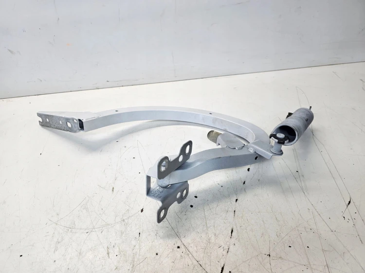ZAWIAS KLAPY LEWY TYŁ AUDI A4 B9 SEADN 8W5827305A