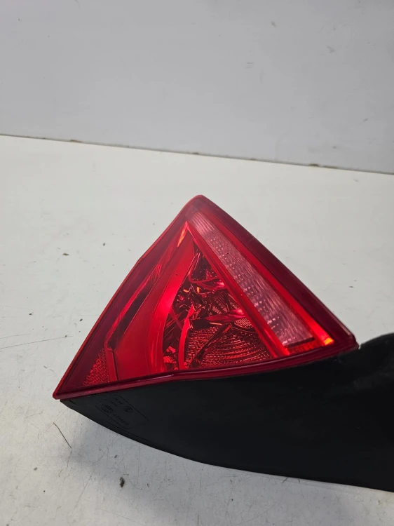 LAMPA PRAWY TYŁ W KLAPĘ LED AUDI A7 4G 4G8945094
