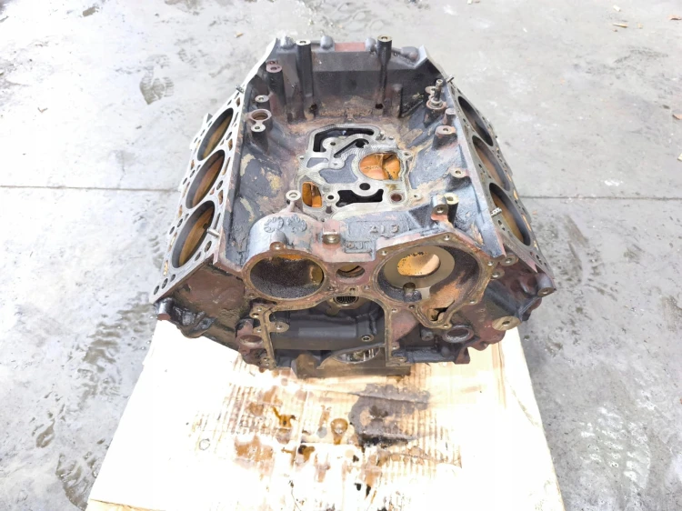BLOK SILNIKA AUDI A4 B8 A5 8T 2.7 TDI CAM 059103021BP