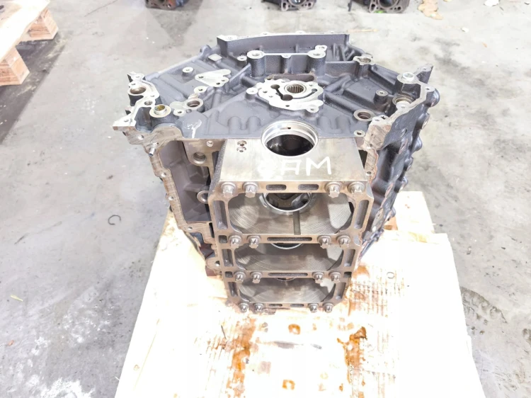 BLOK SILNIKA AUDI A4 B8 A5 8T 2.7 TDI CAM 059103021BP