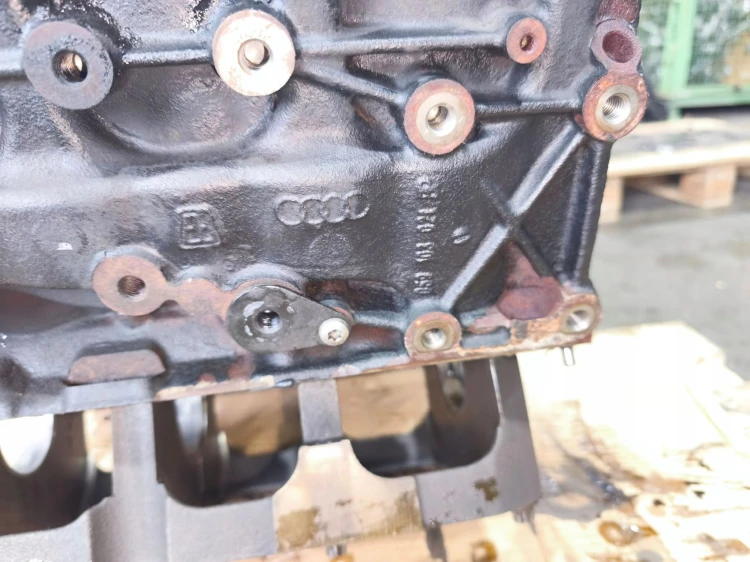 BLOK SILNIKA AUDI A4 B8 A5 8T 2.7 TDI CAM 059103021BP