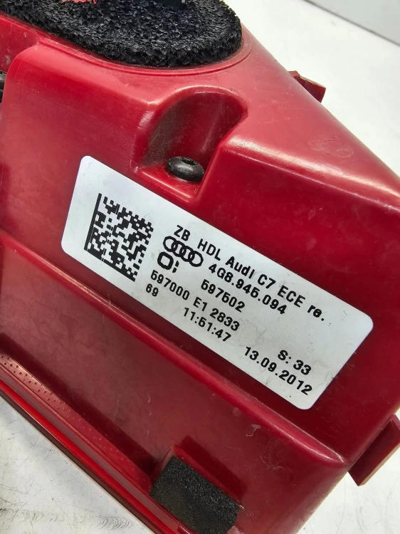 LAMPA PRAWY TYŁ W KLAPĘ LED AUDI A7 4G 4G8945094