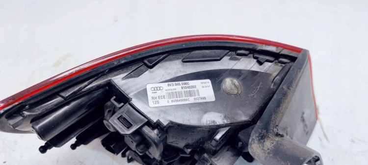 LAMPA PRAWY TYŁ AUDI A3 8V 3 DRZWI 8V3945096C