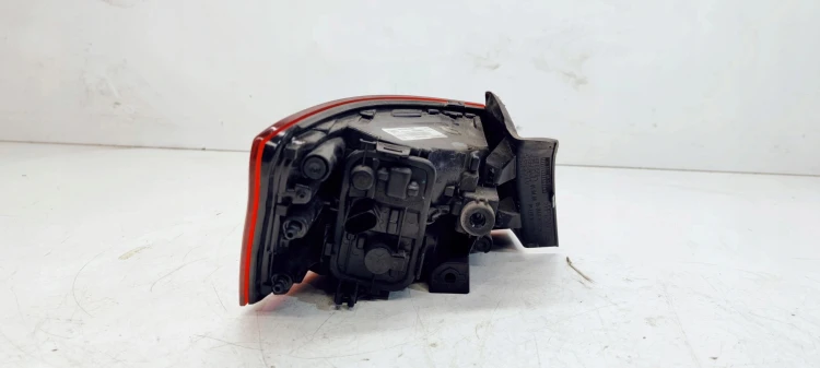 LAMPA PRAWY TYŁ AUDI A3 8V 3 DRZWI 8V3945096C