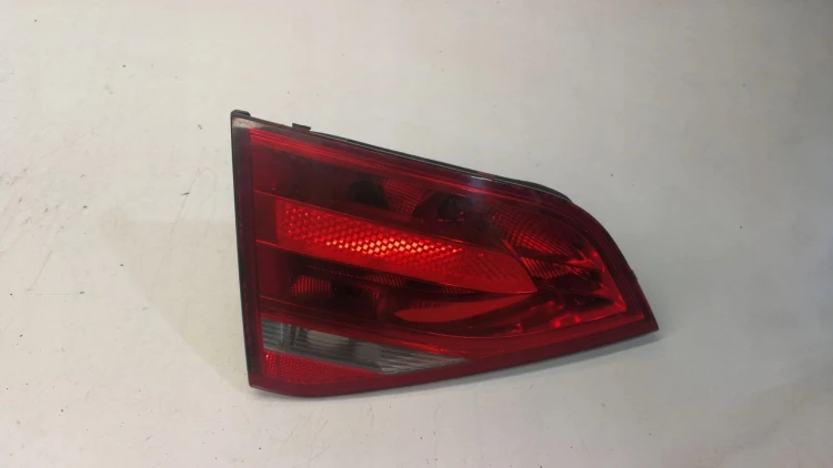 LAMPA LEWY TYŁ W KLAPE AUDI A4 B8 SEDAN 8K5945093D