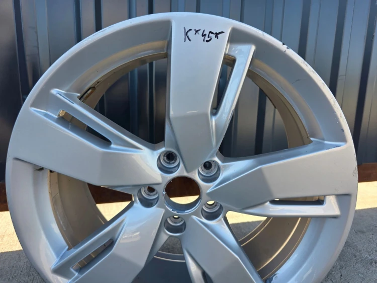 FELGA ALUMINIOWA AUDI Q5 80A FY VW SEAT SKOD 8.0J R19 ET39 80A601025D K*45*