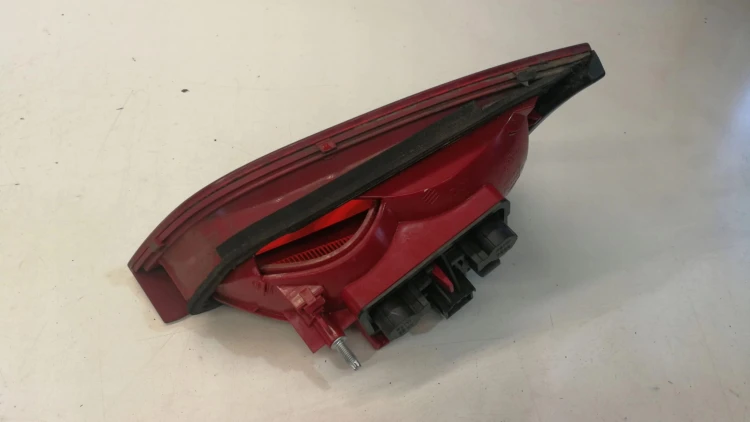LAMPA LEWY TYŁ W KLAPE AUDI A4 B8 SEDAN 8K5945093D