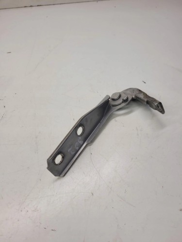 ZAWIAS MASKI PRAWY AUDI A3 8P LIFT 8P0823302