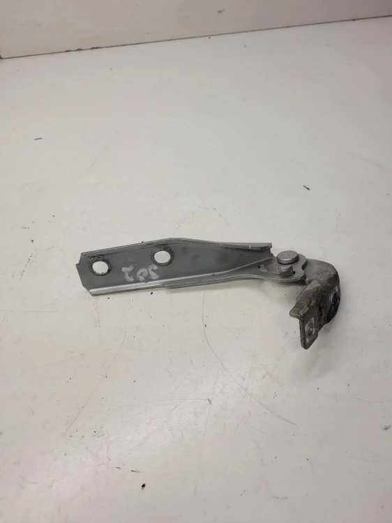 ZAWIAS MASKI PRAWY AUDI A3 8P LIFT 8P0823302