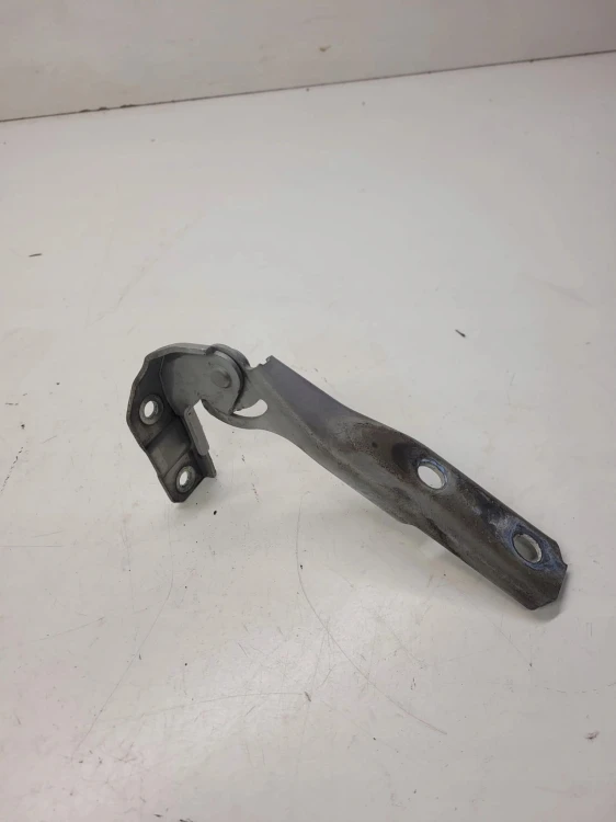 ZAWIAS MASKI PRAWY AUDI A3 8P LIFT 8P0823302