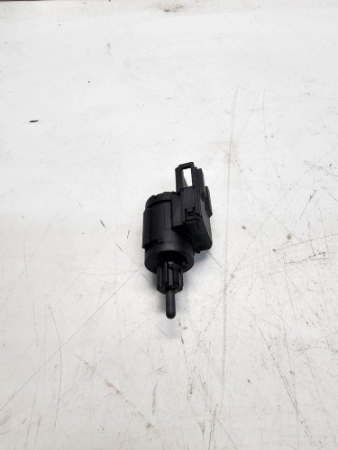 CZUJNIK HAMULCA STOP AUDI A3 A4 A5 A6 3B0945511A