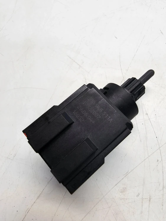 CZUJNIK HAMULCA STOP AUDI A3 A4 A5 A6 3B0945511A