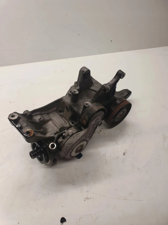 ŁAPA ALTERNATORA AUDI VW 1.8 2.0 TFSI 06H903143E