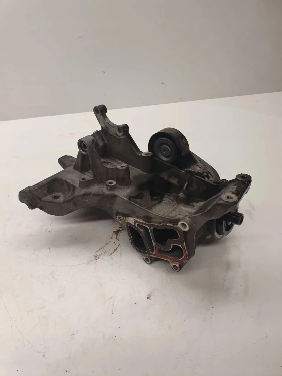 ŁAPA ALTERNATORA AUDI VW 1.8 2.0 TFSI 06H903143E