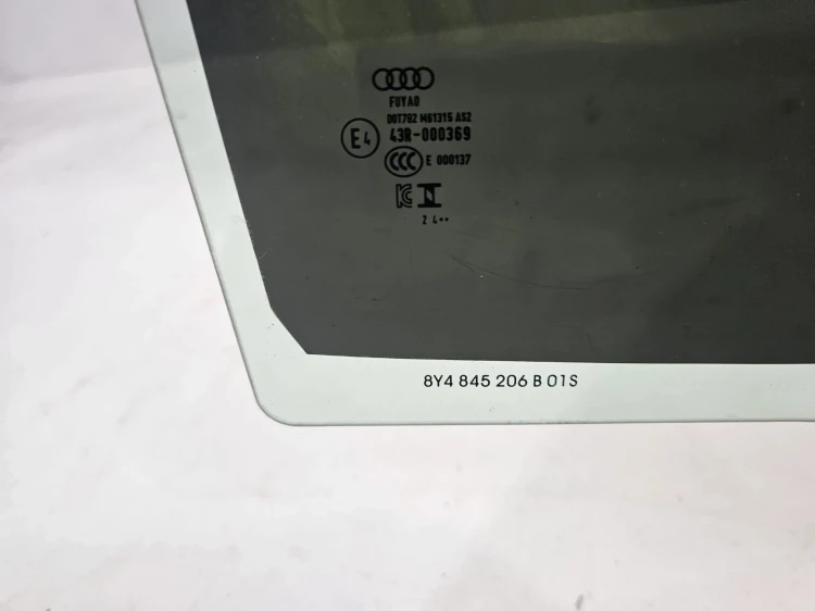 SZYBA BOCZNA DRZWI PRAWY TYŁ AUDI A3 8Y SPORTBACK 2024 8Y0845206A