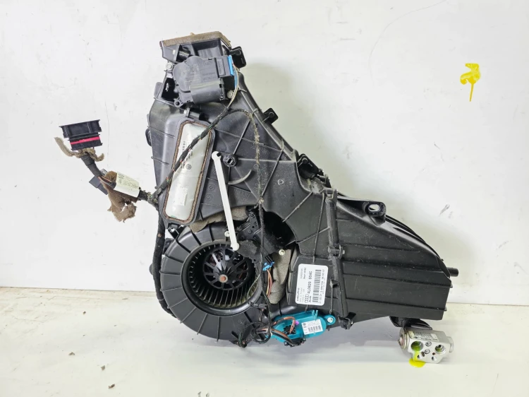 NAGRZEWNICA TYLNA TYŁ AUDI Q7 4L 4L0820004C