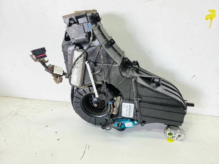 NAGRZEWNICA TYLNA TYŁ AUDI Q7 4L 4L0820004C