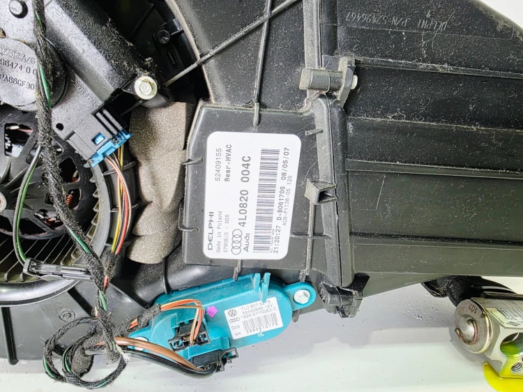 NAGRZEWNICA TYLNA TYŁ AUDI Q7 4L 4L0820004C