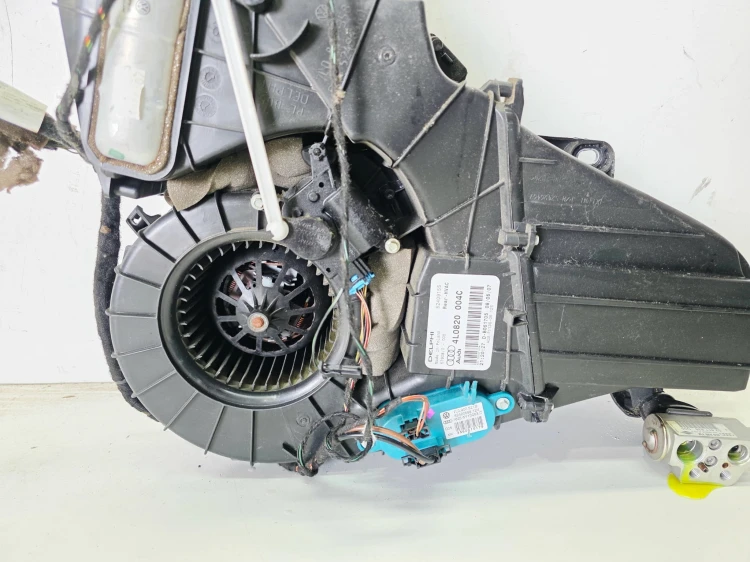 NAGRZEWNICA TYLNA TYŁ AUDI Q7 4L 4L0820004C