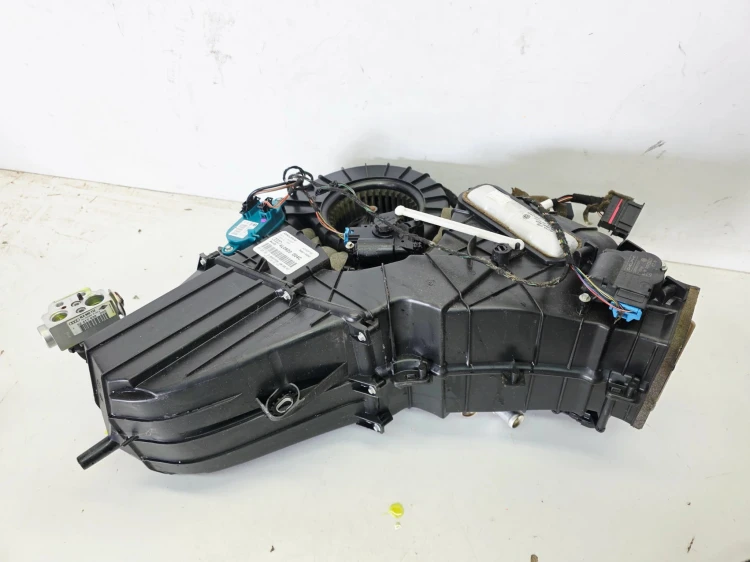 NAGRZEWNICA TYLNA TYŁ AUDI Q7 4L 4L0820004C