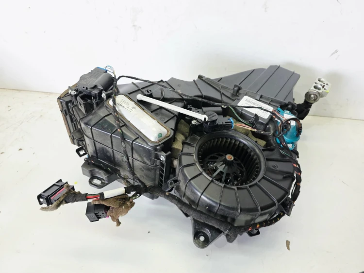 NAGRZEWNICA TYLNA TYŁ AUDI Q7 4L 4L0820004C