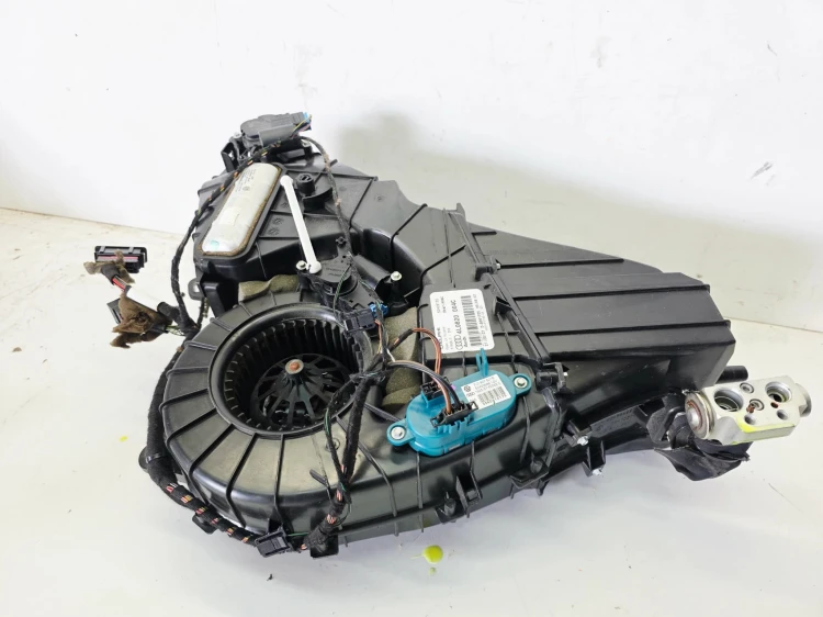 NAGRZEWNICA TYLNA TYŁ AUDI Q7 4L 4L0820004C