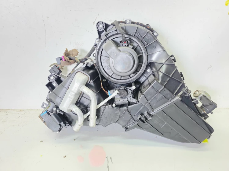 NAGRZEWNICA TYLNA TYŁ AUDI Q7 4L 4L0820004C