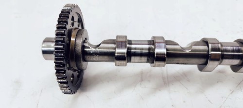 WAŁEK ROZRZĄDU WYDECH AUDI A3 A4 1.8 TFSI 06H102H