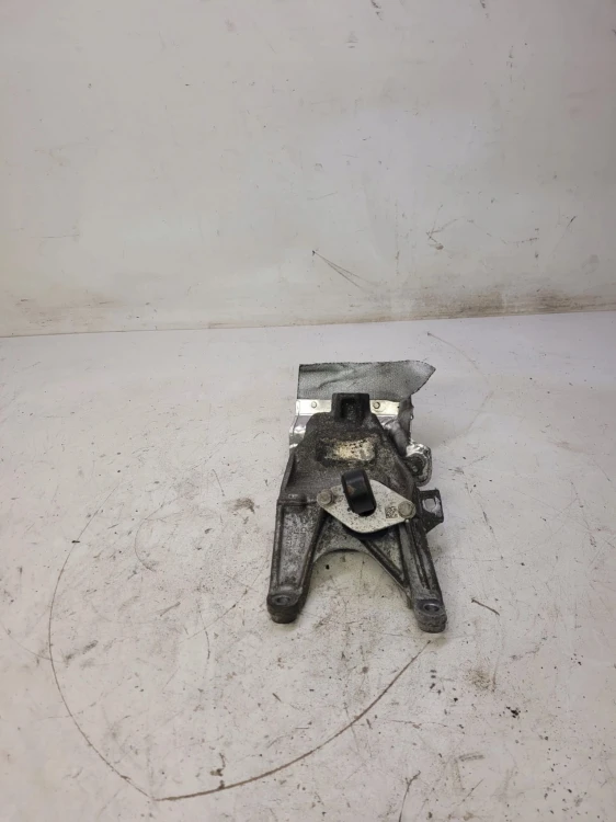 ŁAPA SILNIKA PRAWA AUDI A4 B9 A5 4M0199308AD
