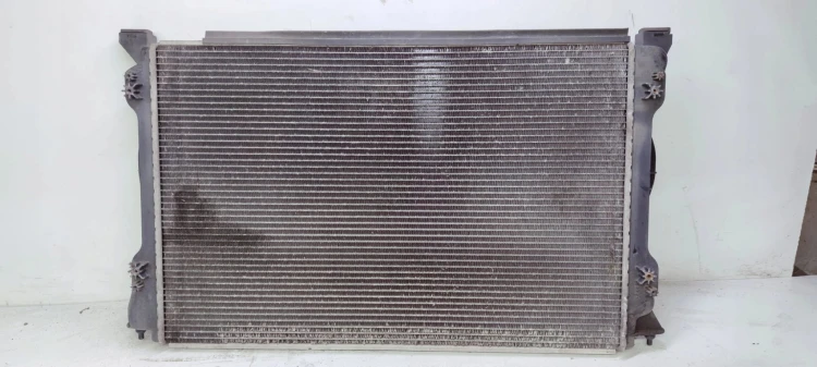 CHŁODNICA WODY 2.4 BDW AUDI A6 C6 4F0121251L