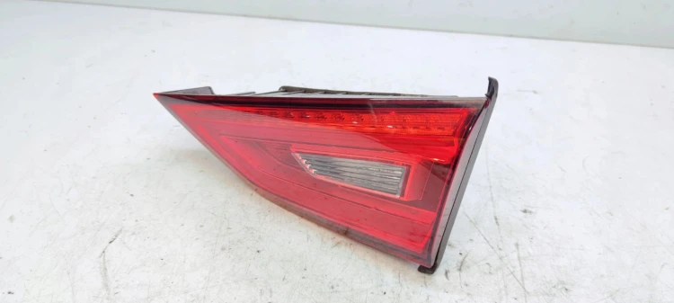 LAMPA PRAWY TYŁ W KLAPĘ AUDI A3 8V SEDAN CABRIO 8V5945094H