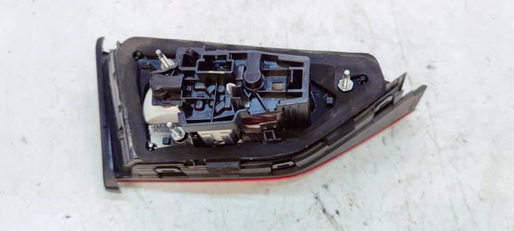 LAMPA PRAWY TYŁ W KLAPĘ AUDI A3 8V SEDAN CABRIO 8V5945094H